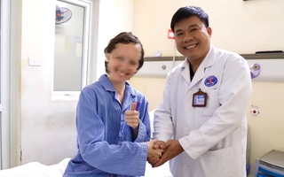 Bệnh nhân người Nga tự đi lại sau mổ u não 7 ngày
