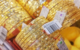 Giá vàng miếng SJC và vàng nhẫn lao dốc, xuống thấp nhất trong 3 tháng qua