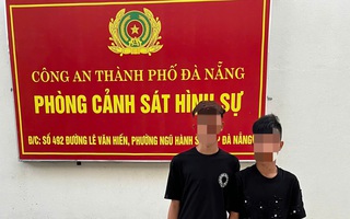 Nam thiếu niên rủ bạn đột nhập phòng ngủ của mẹ mình