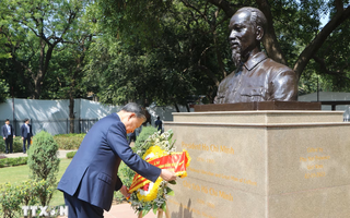 Tổng Bí thư, Chủ tịch nước Tô Lâm tưởng niệm Lãnh tụ Mahatma Gandhi và Chủ tịch Hồ Chí Minh