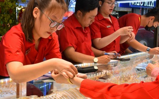Giá vàng hôm nay 7-5: Tiếp tục tăng mạnh