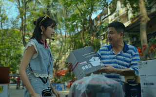 "Dưới ô cửa sáng đèn" đưa thời sự nóng hổi lên màn ảnh
