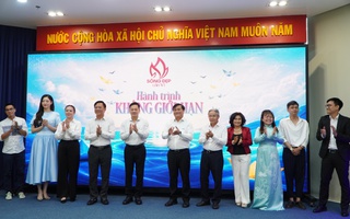Hoa hậu Lương Thùy Linh làm giám khảo cuộc thi "Sống đẹp" của Báo Thanh Niên