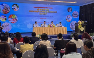 Hàng hóa ùn ứ tại cảng, doanh nghiệp than “chạy khắp nơi vẫn không ai giải quyết”