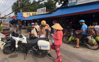 Nhiều trường hợp chạy ngược chiều ở chợ đầu mối Thủ Đức bị xử lý