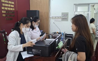 Nữ công nhân lần đầu tiên được tầm soát ung thư cổ tử cung bằng AI
