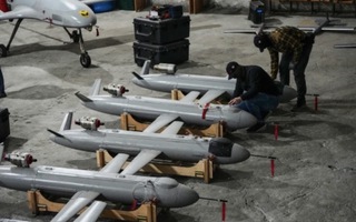 Ukraine tung hàng trăm UAV tấn công hạ tầng dầu mỏ ở Nga