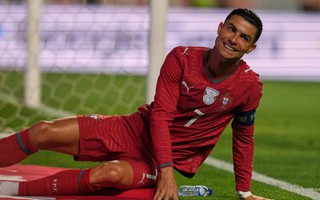 Ronaldo 2 lần đối mặt thủ môn vẫn bất lực, Bồ Đào Nha thắng nhọc Nigeria