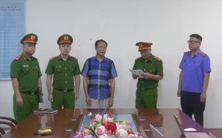 Bắt 3 cựu cán bộ Chi cục Thuế