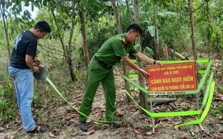 Chạm mặt "vật thể lạ" trong rẫy, người dân lập tức trình báo