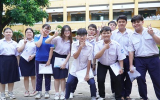 Thí sinh TPHCM rạng rỡ, tự tin bước vào môn thi đầu tiên