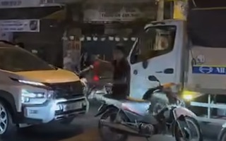 Người đàn ông gây hỗn loạn 1 tuyến đường ở TPHCM do "buồn chuyện gia đình"