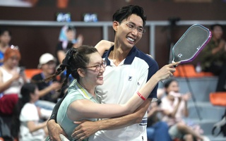Giải pickleball Báo Người Lao Động: Thúy Ngân - Hữu Long đoạt giải nhất cặp đôi nam nữ nghệ sĩ