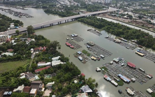 Giải tỏa lồng bè tự phát trên sông Đồng Nai
