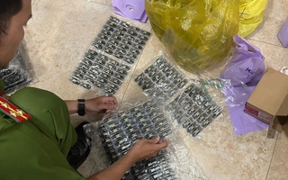 Ập vào căn nhà ở TPHCM, công an bắt giữ 5 người