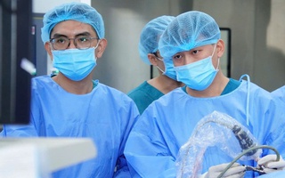 Tán sỏi qua đường hầm nhỏ dưới da giúp hồi phục nhanh