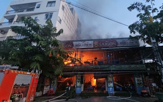 Quán nhậu ở Nha Trang bốc cháy dữ dội
