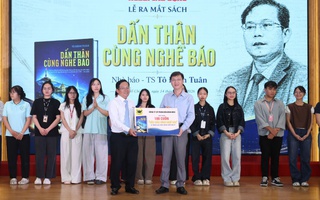 Phân bón Bình Điền tặng sách cho sinh viên báo chí - truyền thông