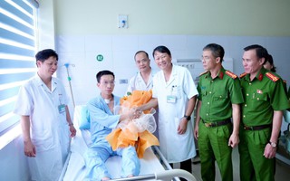 Trung tá công an bị kẻ ngáo đá đâm trọng thương xuất viện