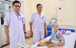 Cứu đôi chân bé 6 tuổi mắc ung thư xương bằng khớp nhân tạo đặc biệt