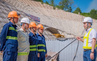 Lựa chọn công việc không nên chỉ dựa trên mức lương hiện tại, mà cần nhìn về cơ hội phát triển