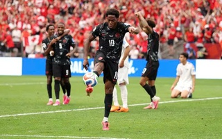 Qatar vỡ trận, Canada thắng đậm trận đầu tiên ở World Cup