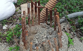 Tàn tích trụ điện