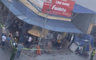 Nam thanh niên dùng dao tử tự bên thi thể cô gái trẻ