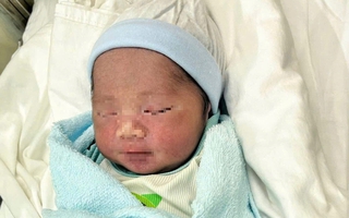Phát hiện trẻ sơ sinh bị bỏ ở công viên Văn Lang, TPHCM