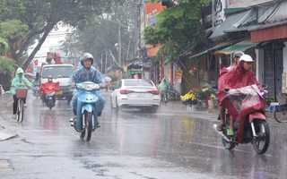"Mưa vàng" giải nhiệt cho miền Bắc, miền Trung tiếp tục nắng nóng gay gắt tới trên 40 độ C