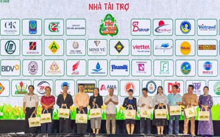 Agribank lan tỏa lối sống xanh qua chương trình “Đổi rác lấy quà”