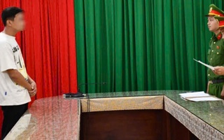 Bán vé số dạo trên xe 3 bánh, người phụ nữ bị tông tử vong