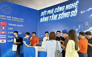 Gian hàng của Sacombank thu hút khách quốc tế tại Lễ hội Tài chính số 2026