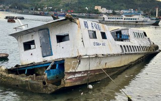 Những con tàu tiền tỉ kẹt lại ở Lý Sơn