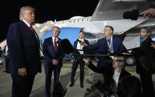 Trực thăng Apache của Mỹ rơi gần Hormuz, ông Donald Trump lên tiếng