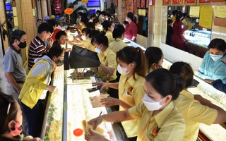 Giá vàng hôm nay 10-6: Vàng thế giới "bốc hơi" hơn 100 USD