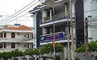 Không phép vẫn tung hoành