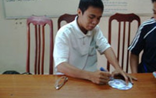 Bắt kẻ bán rong đĩa "Nhật ký Vàng Anh"