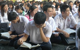 Tình hình ngày thi THPT đầu tiên và gợi ý giải đề thi môn văn, môn sinh.