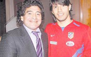 Ghi bàn tặng cha vợ Maradona