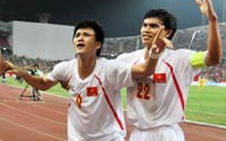 Mẹ Công Vinh tin con trai sẽ lại ghi bàn