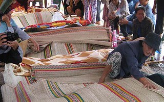 Tang thương chồng chất