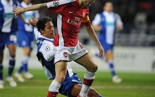 Arsenal thua ngớ ngẩn trước Porto