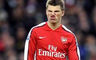 Arshavin gây shock cho… Arsenal