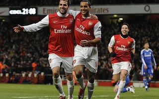 Arsenal hạ gục Chelsea trong trận derby thành London