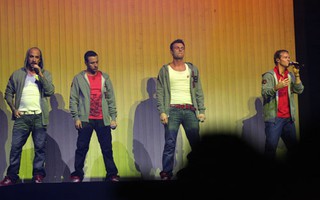 Sôi sục cùng Backstreet Boys