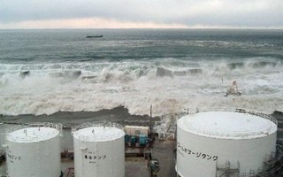 TEPCO lần đầu tiết lộ ảnh sóng thần tấn công Fukushima I