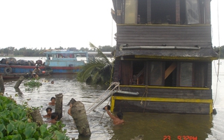 Tàu Dìn Ký vừa "nổi" lại chìm !