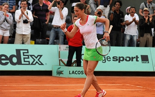 Petkovic ăn mừng hài hước ở Roland Garros