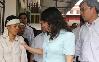 Hỗ trợ gia đình bác sĩ bị người nhà bệnh nhân đâm chết